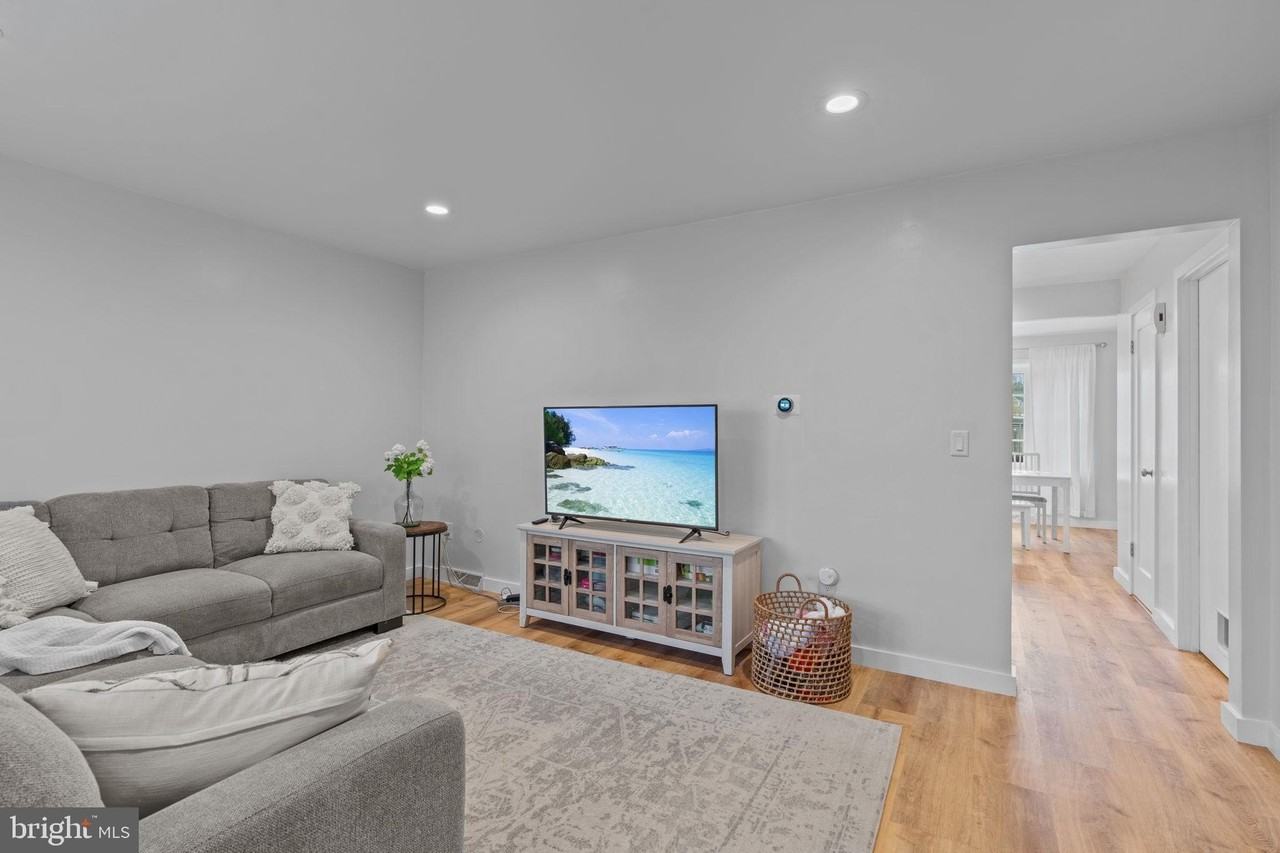 1232 Peggy Dr - Photo 3 of 23