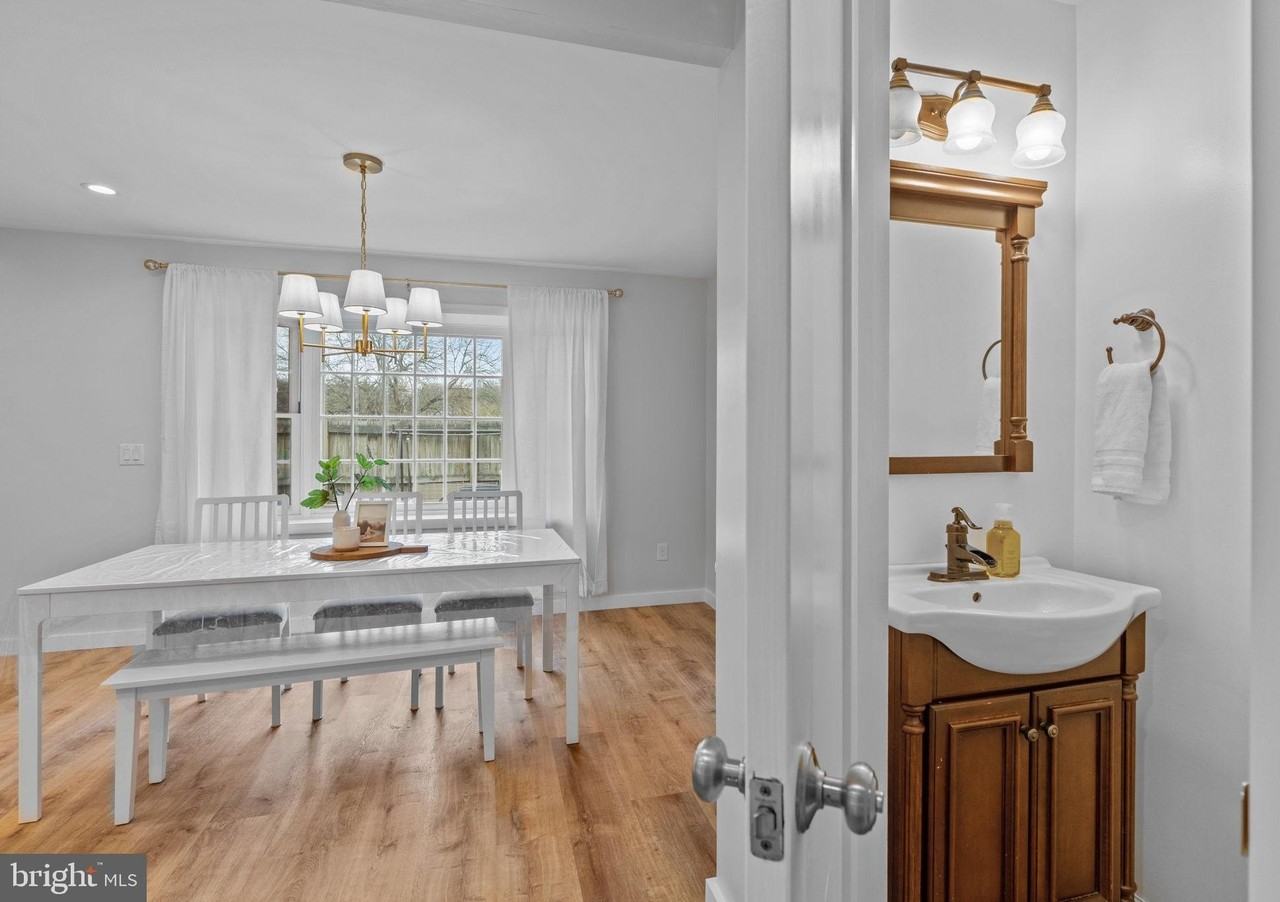 1232 Peggy Dr - Photo 4 of 23