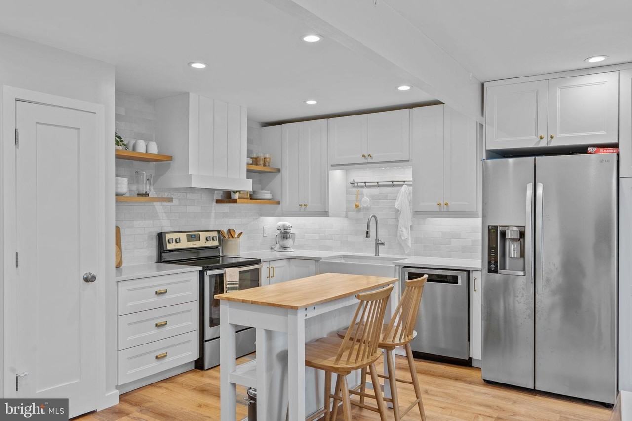 1232 Peggy Dr - Photo 6 of 23