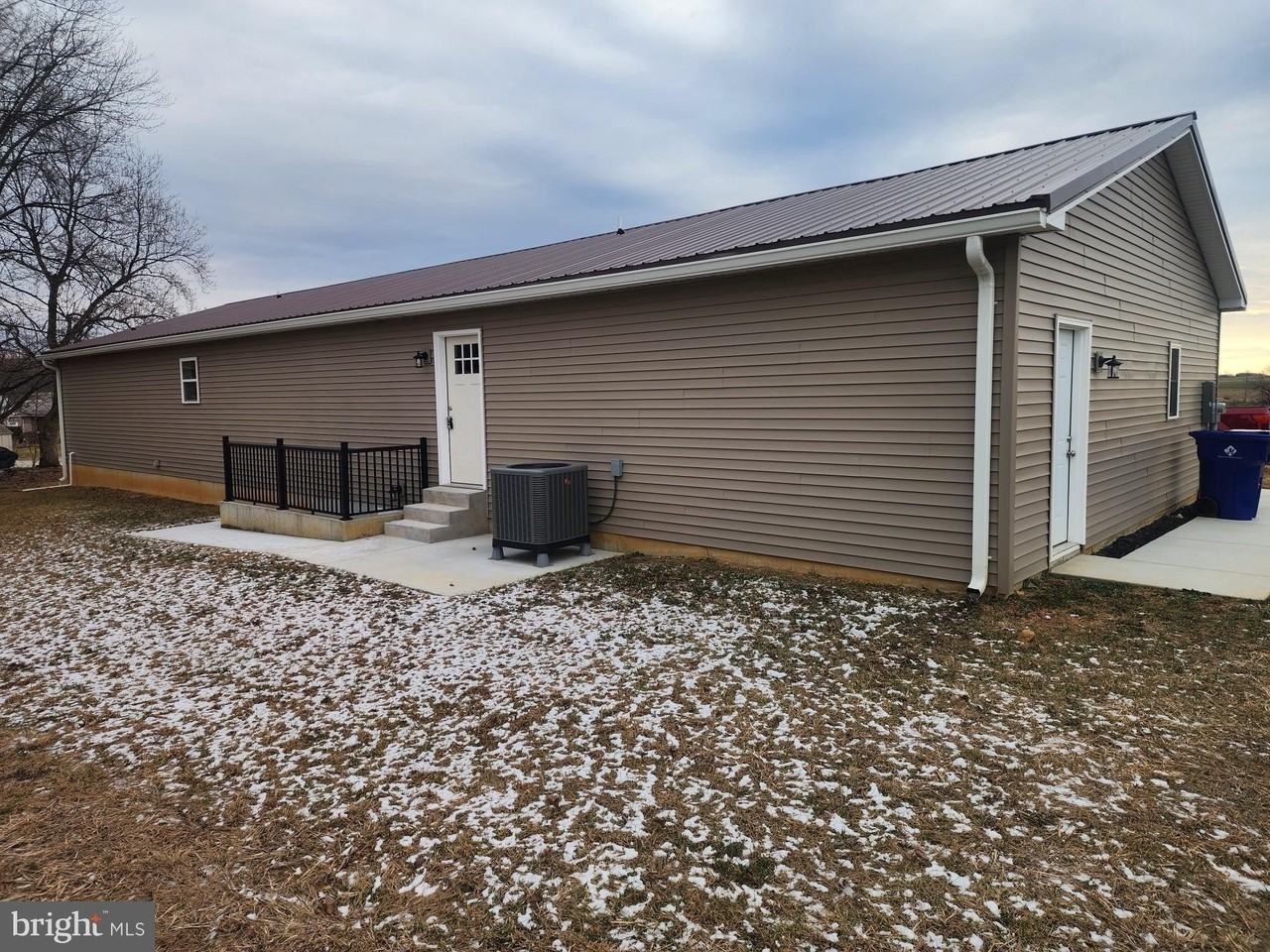 Hickory Ct - Photo 2 of 5