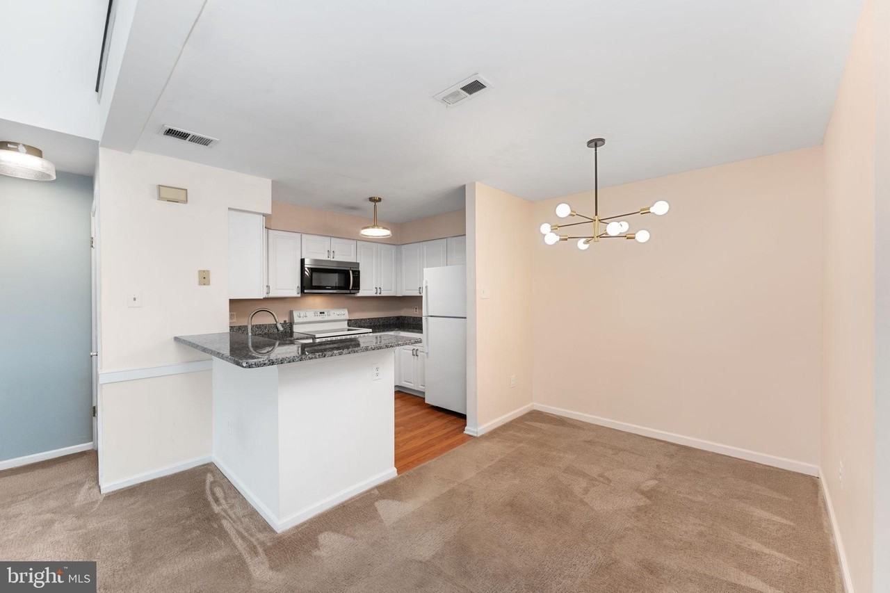 912 Foxmeadow Dr - Photo 4 of 18