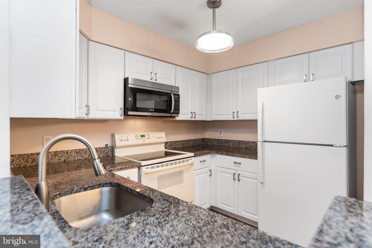 912 Foxmeadow Dr - Photo 5 of 18