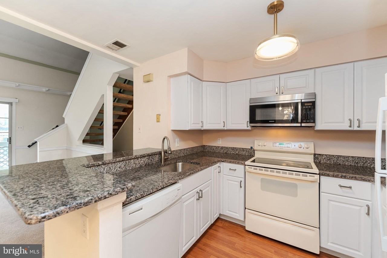 912 Foxmeadow Dr - Photo 6 of 18