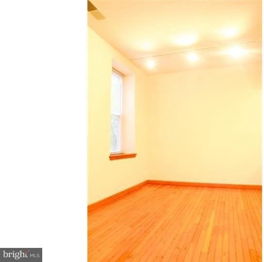 260 S 11th St #1 - Photo 5 of 14