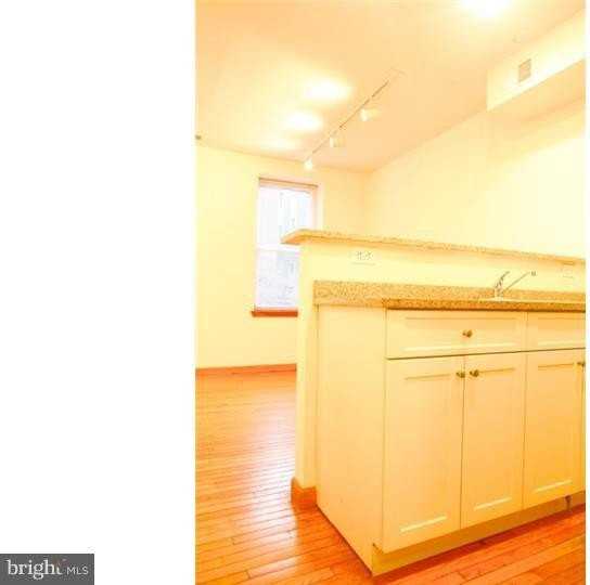 260 S 11th St #1 - Photo 7 of 14