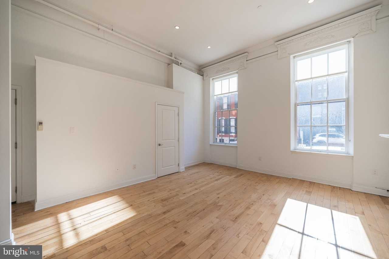 1311 Spruce St #102 - Photo 5 of 12