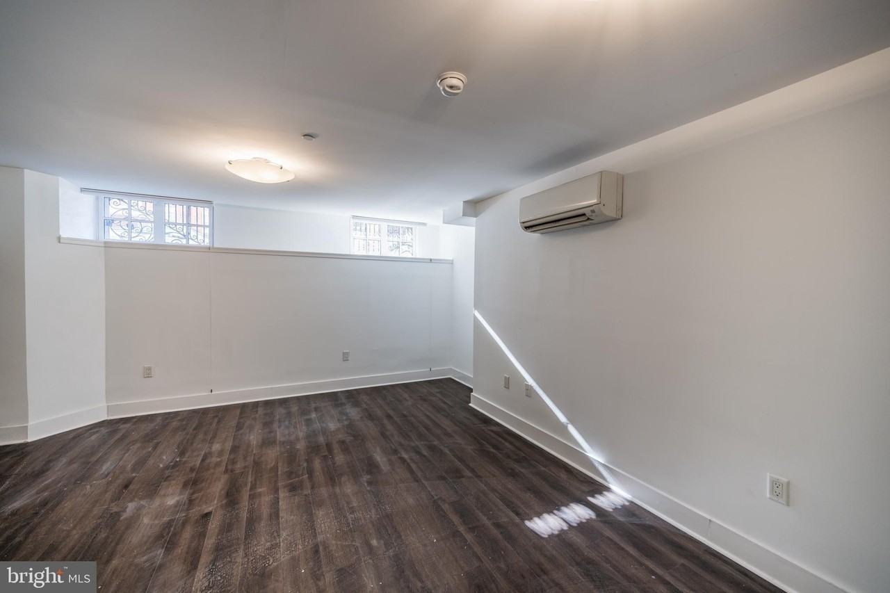 1311 Spruce St #102 - Photo 7 of 12