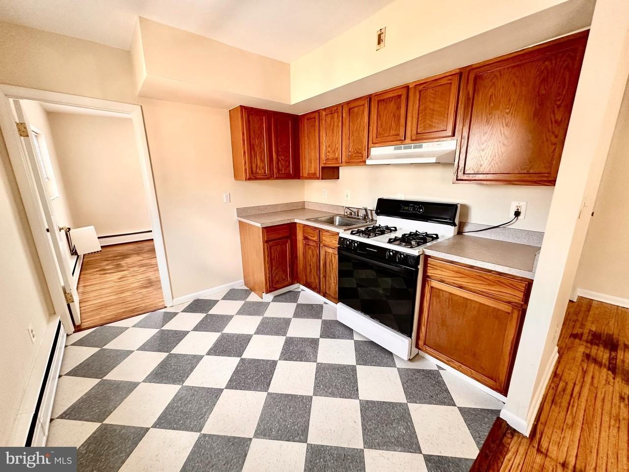 945 E Chelten Ave #3F - Photo 3 of 9