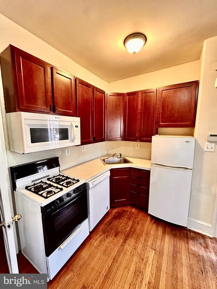 243 W Rittenhouse St #1A - Photo 3 of 7