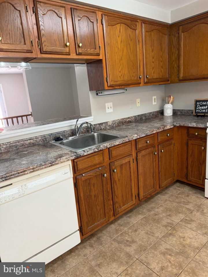 6810 Ericka Ave - Photo 5 of 33