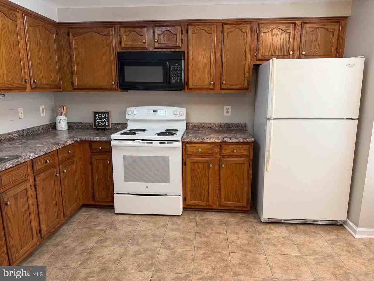 6810 Ericka Ave - Photo 6 of 33