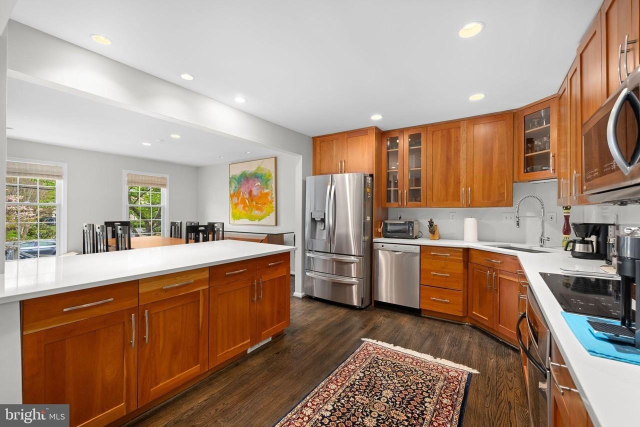 1136 Pine Hill Rd - Photo 4 of 23