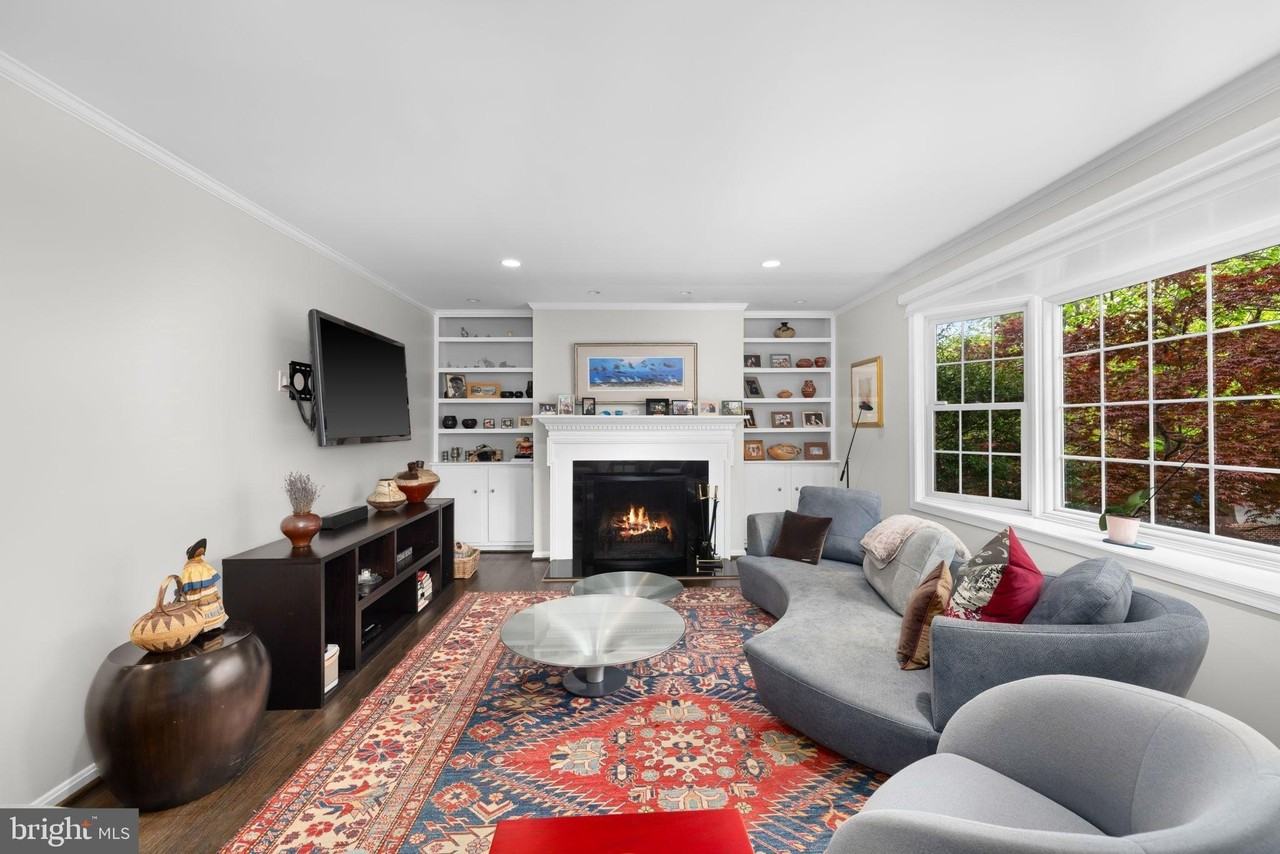 1136 Pine Hill Rd - Photo 7 of 23