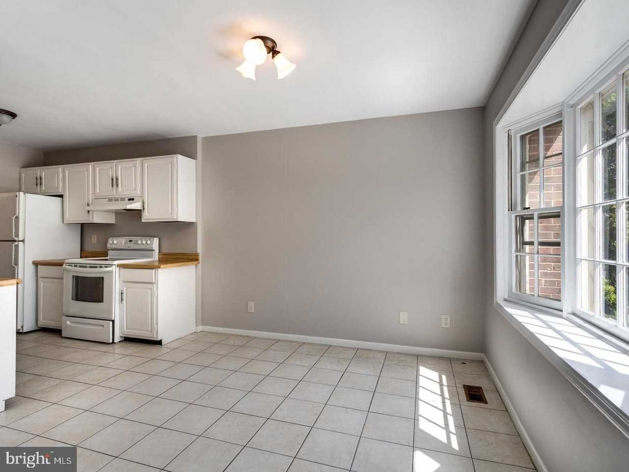 2302 Wheystone Ct - Photo 5 of 19