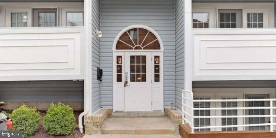 6425 Richmond Hwy #301 - Photo 2 of 16