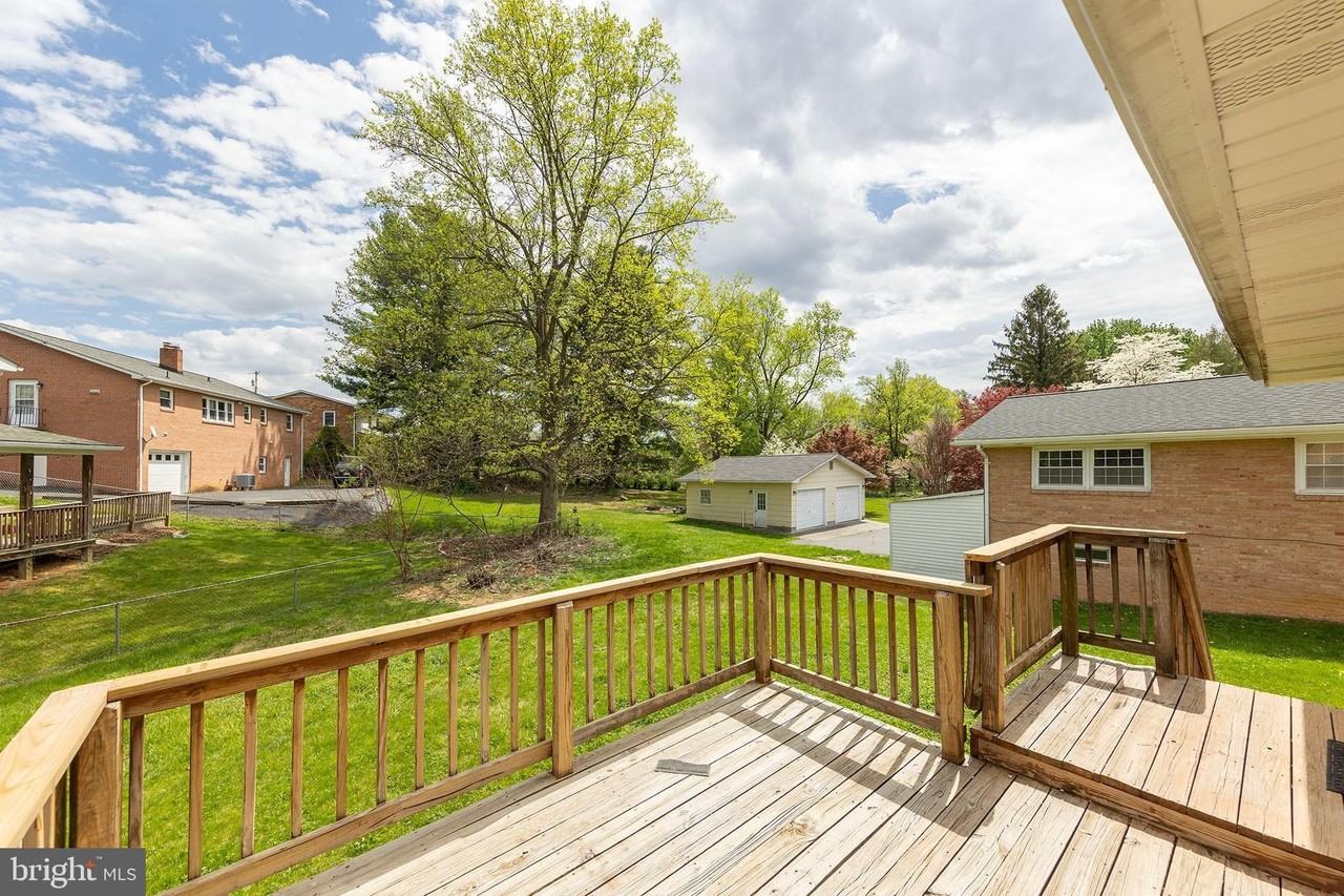 216 Wood Ave - Photo 3 of 42