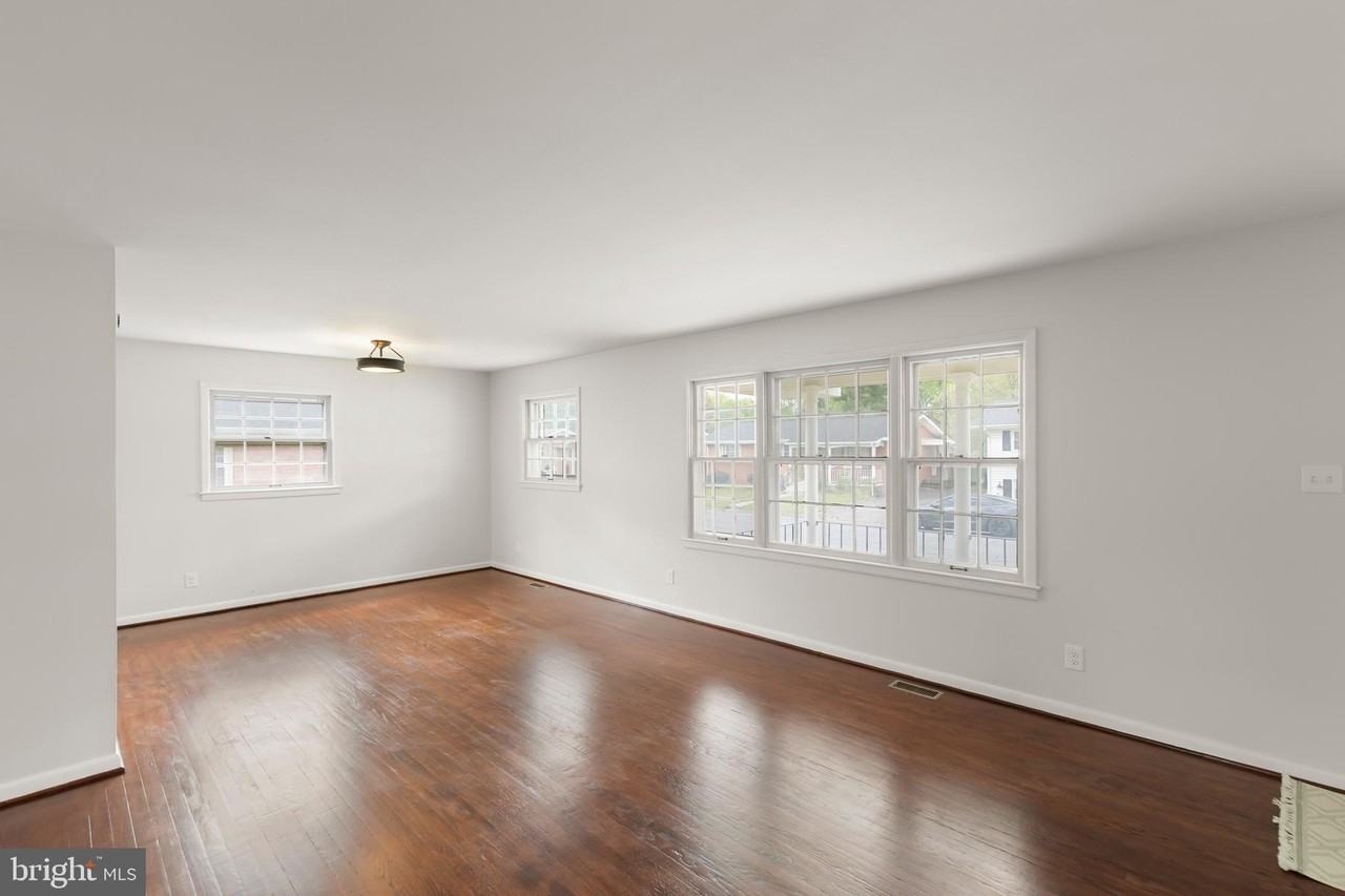 216 Wood Ave - Photo 6 of 42