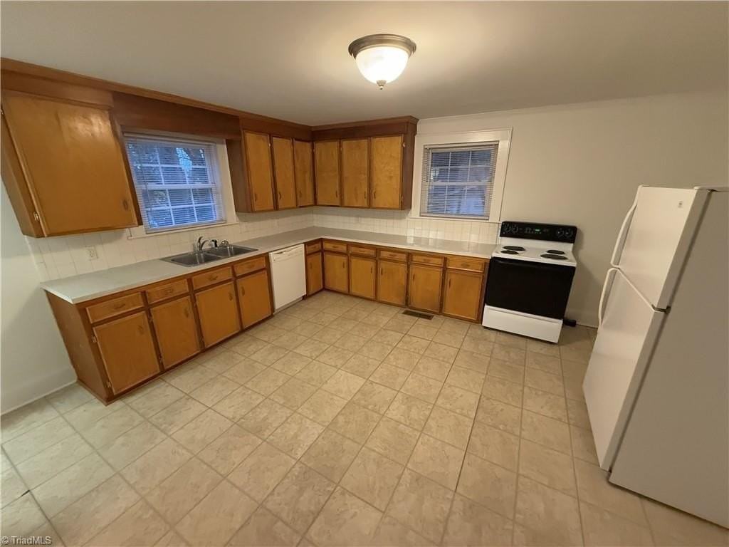 1034 Franklin St - Photo 6 of 10