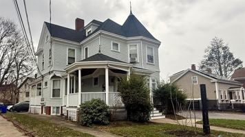 featured image of 209 Cottage St ##3