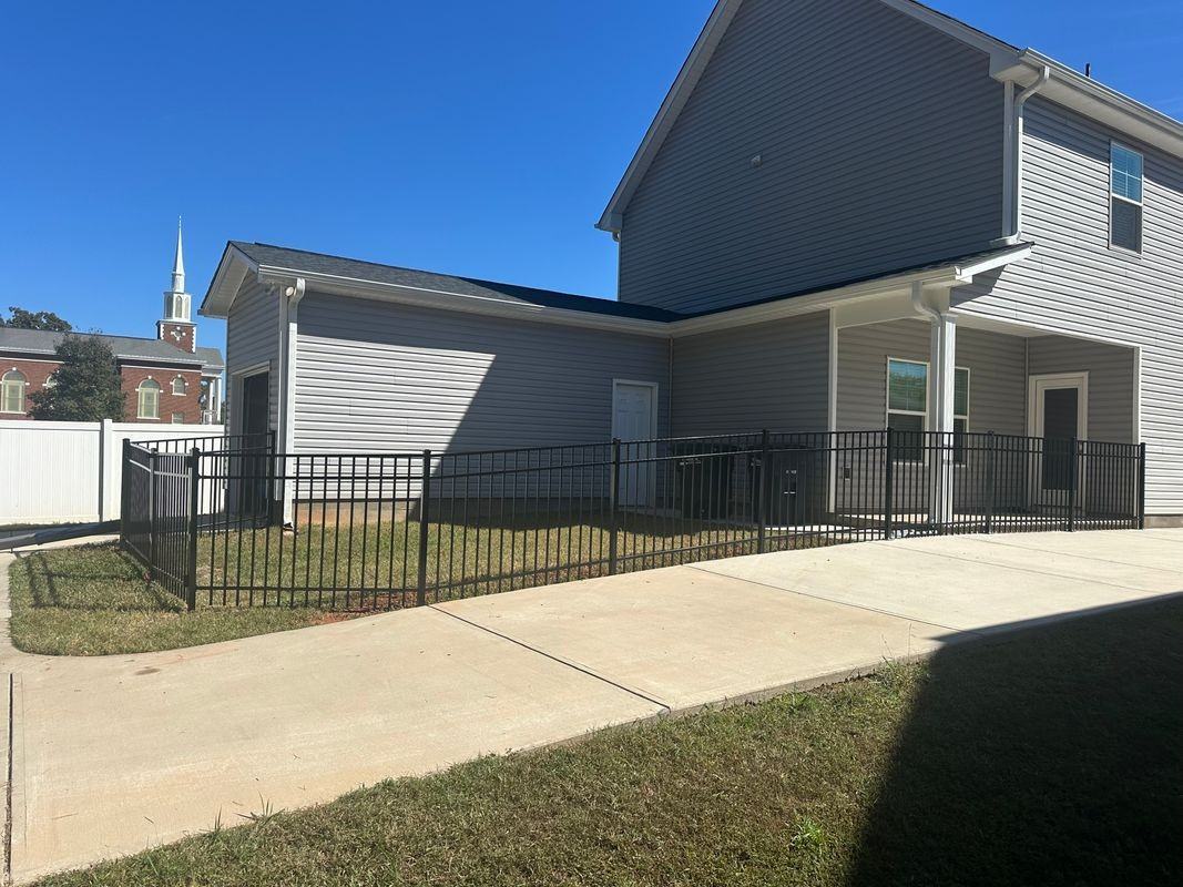 248 Mills Ave - Photo 5 of 32