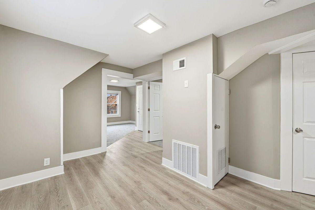 1217 N Harding Ave - Photo 4 of 15