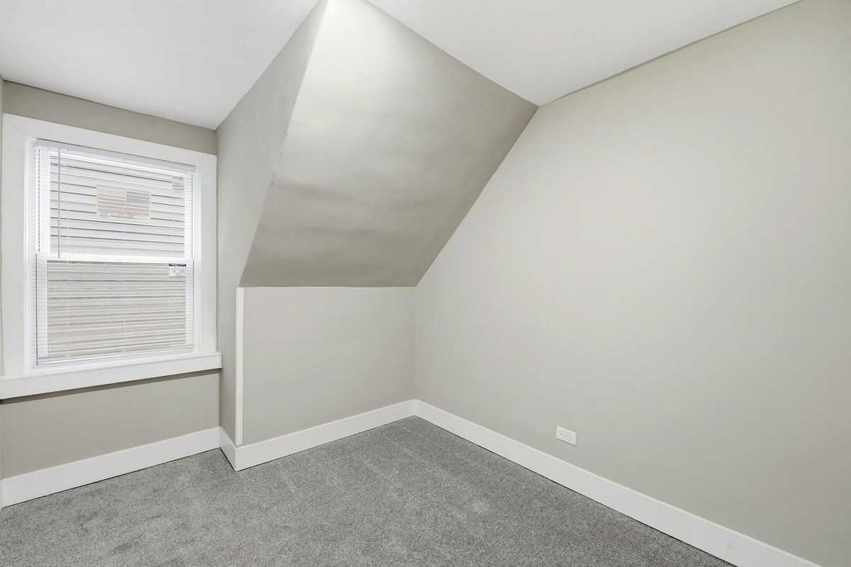 1217 N Harding Ave - Photo 5 of 15