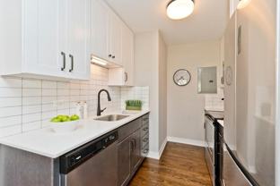 5536 N Sheridan Rd - Photo 1 of 1