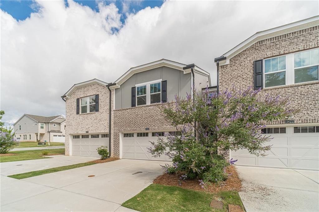 1412 Villageside Ct - Photo 2 of 34