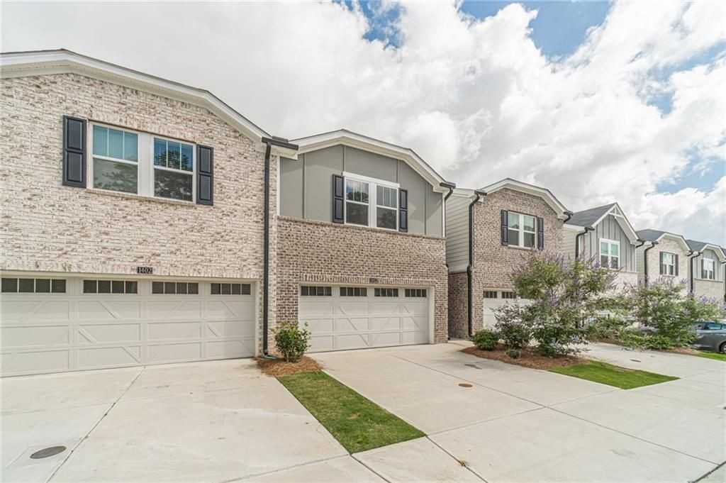 1412 Villageside Ct - Photo 3 of 34