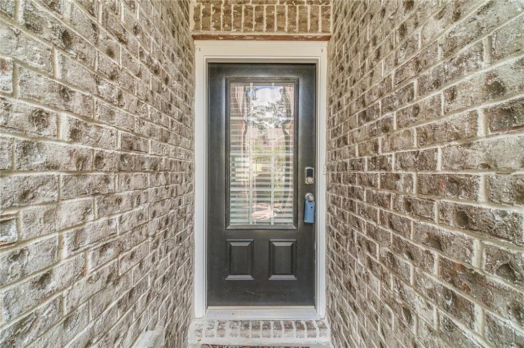 1412 Villageside Ct - Photo 4 of 34