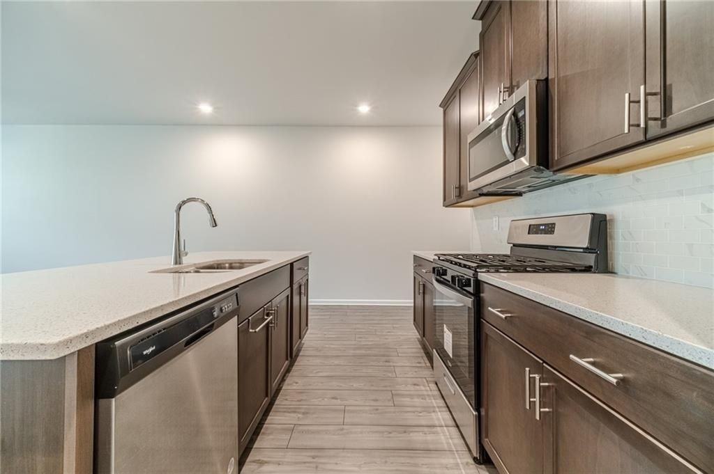 1412 Villageside Ct - Photo 6 of 34