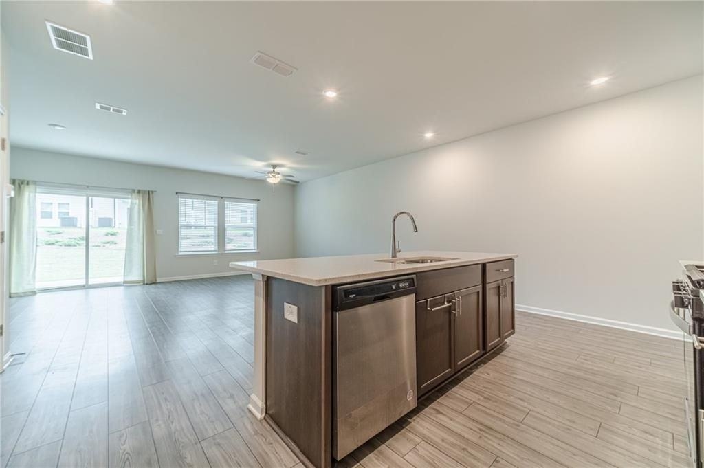 1412 Villageside Ct - Photo 7 of 34