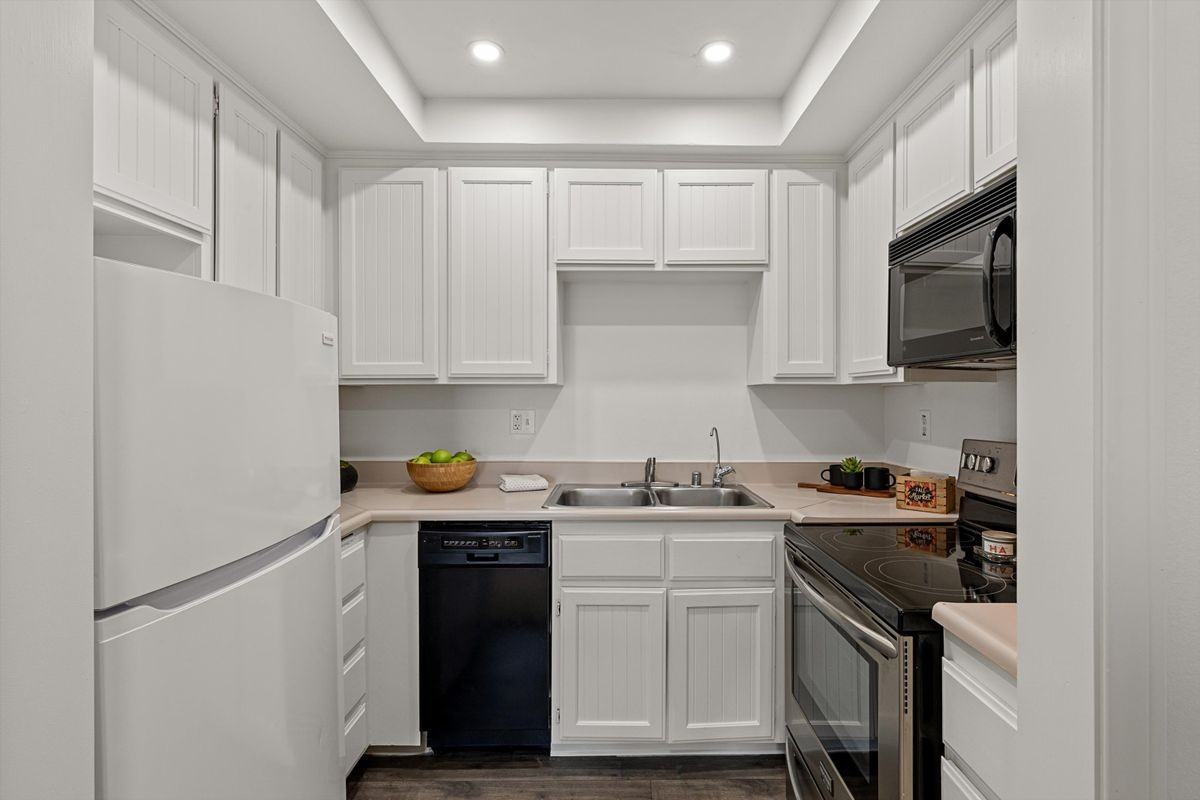 1560 Circa Del Lago - Photo 4 of 48