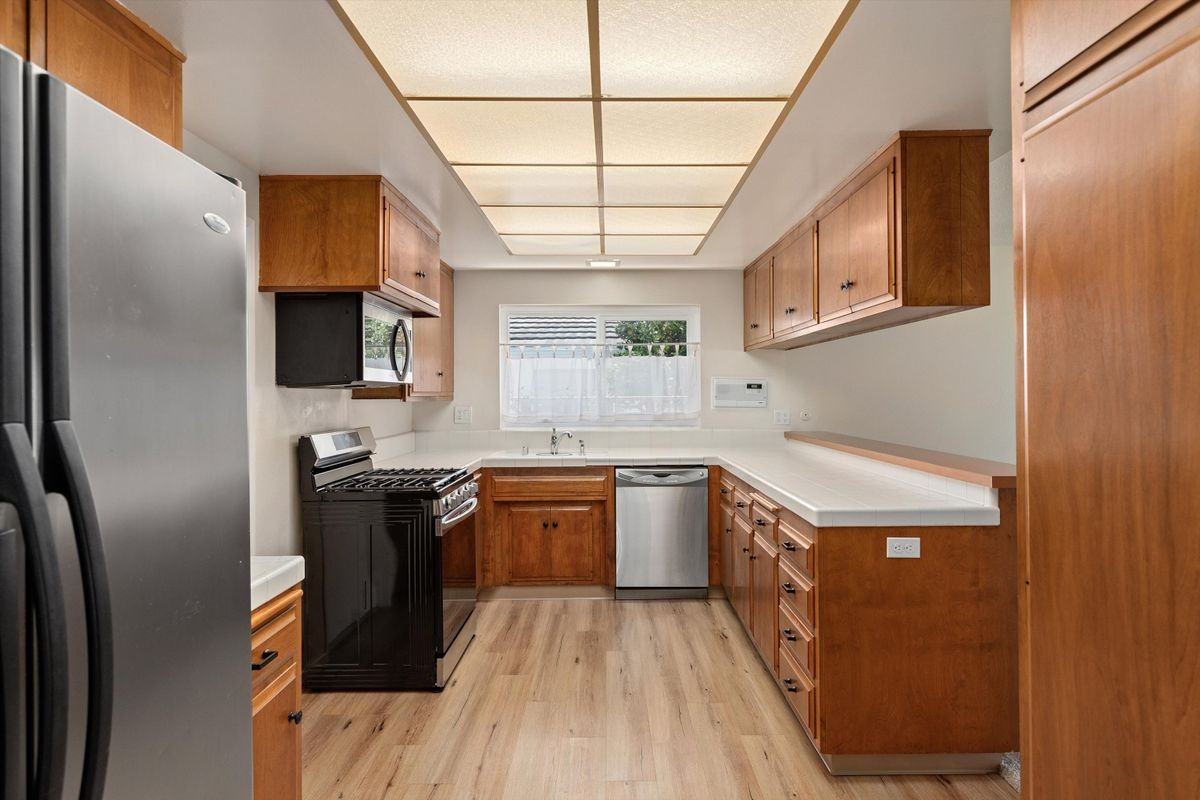 1304 San Julian Dr - Photo 5 of 42