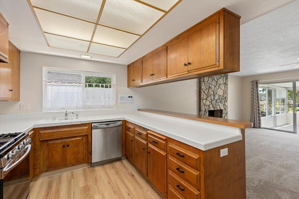 1304 San Julian Dr - Photo 6 of 42