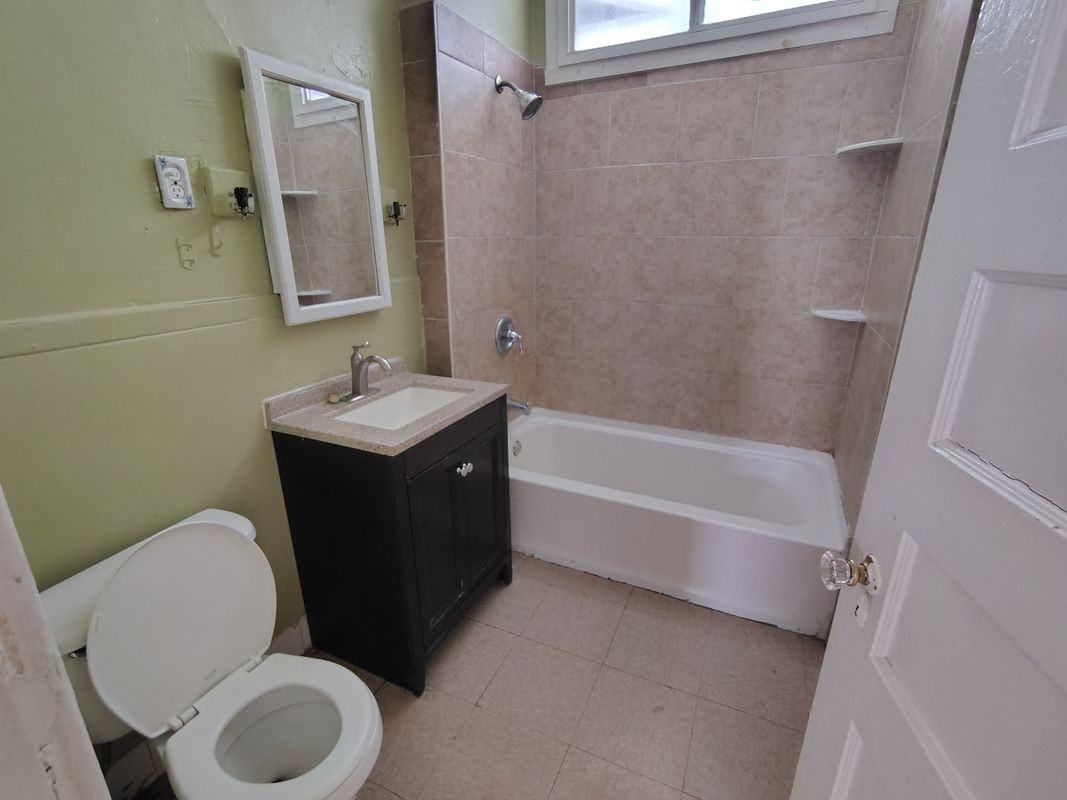 1110 Bellevue Ave - Photo 2 of 23