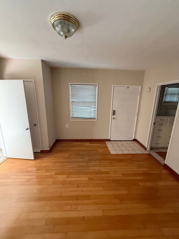 2120 Williams St - Photo 3 of 11