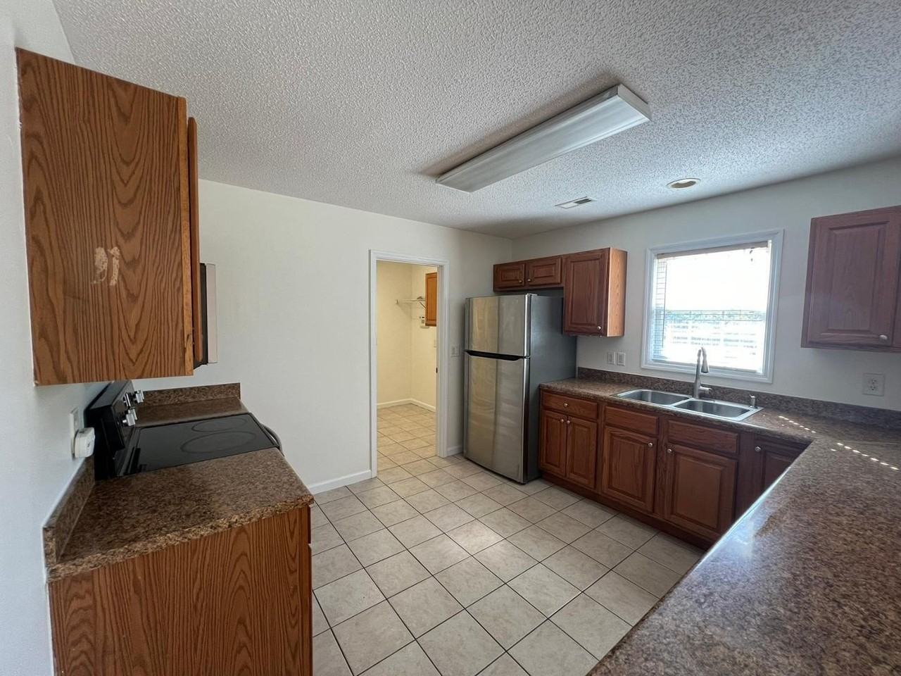 100 Dover Ct E - Photo 4 of 20