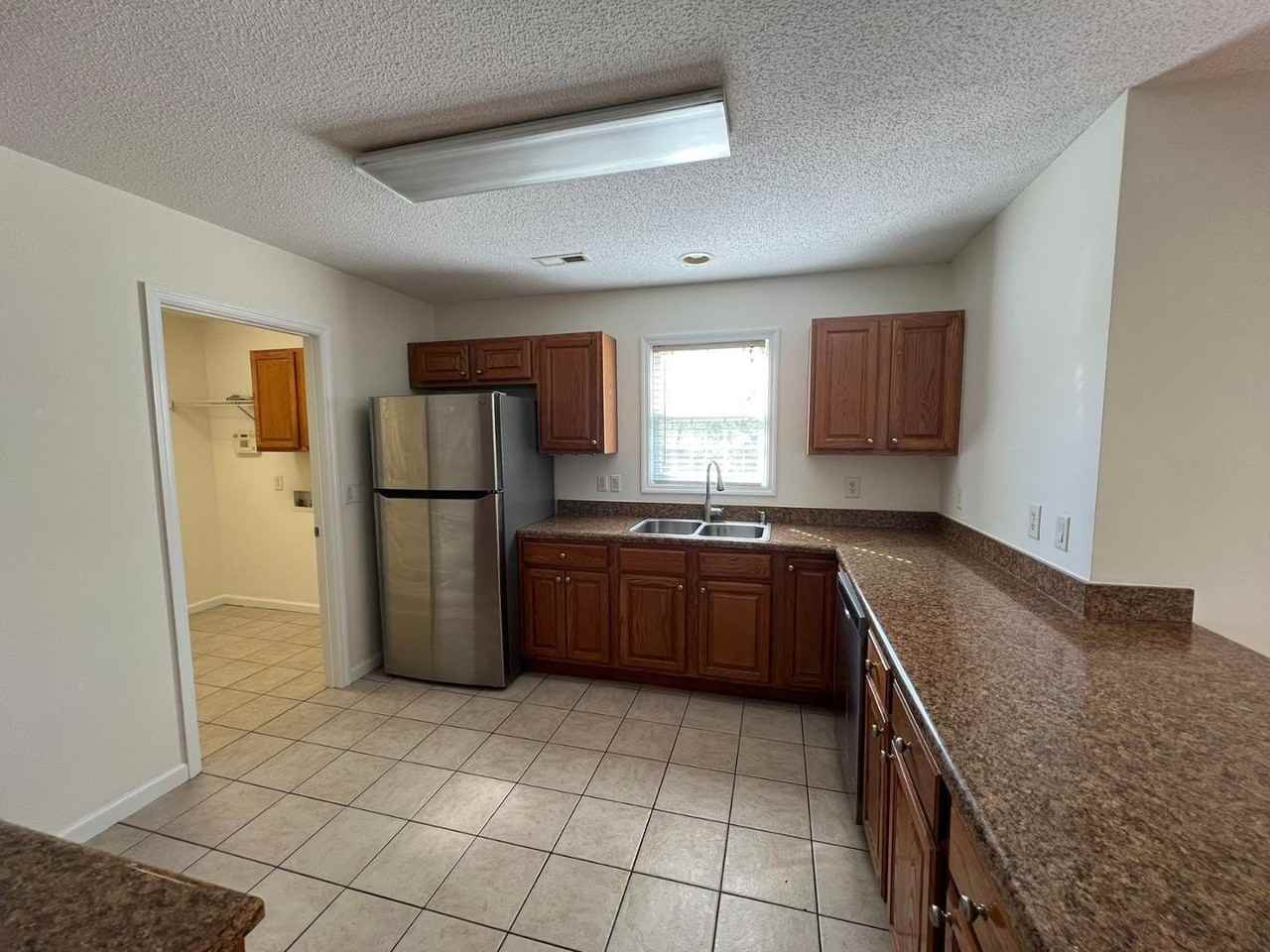 100 Dover Ct E - Photo 5 of 20