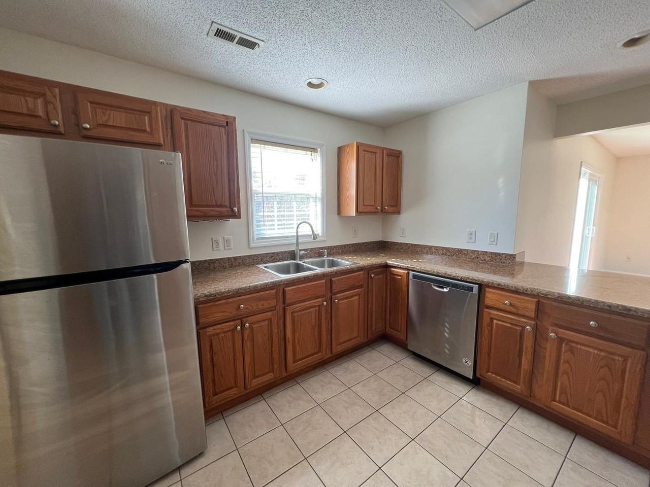 100 Dover Ct E - Photo 6 of 20