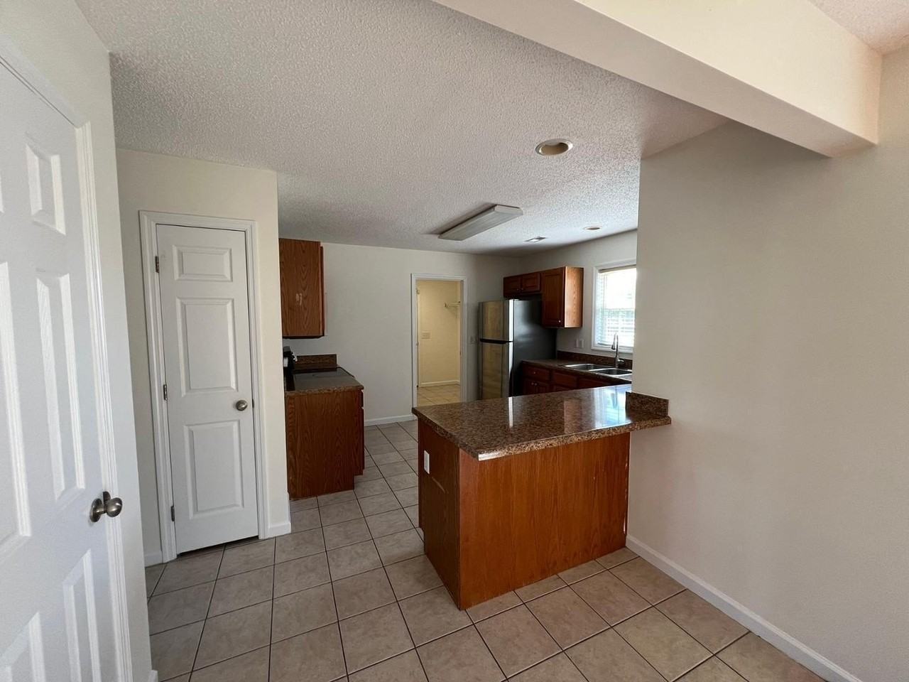 100 Dover Ct E - Photo 7 of 20