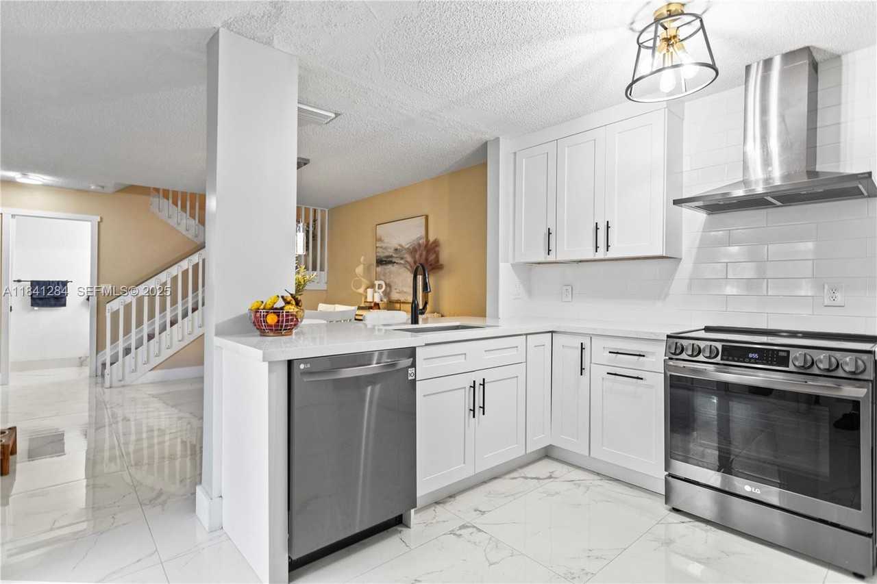 11085 Neptune Drive - Photo 2 of 62