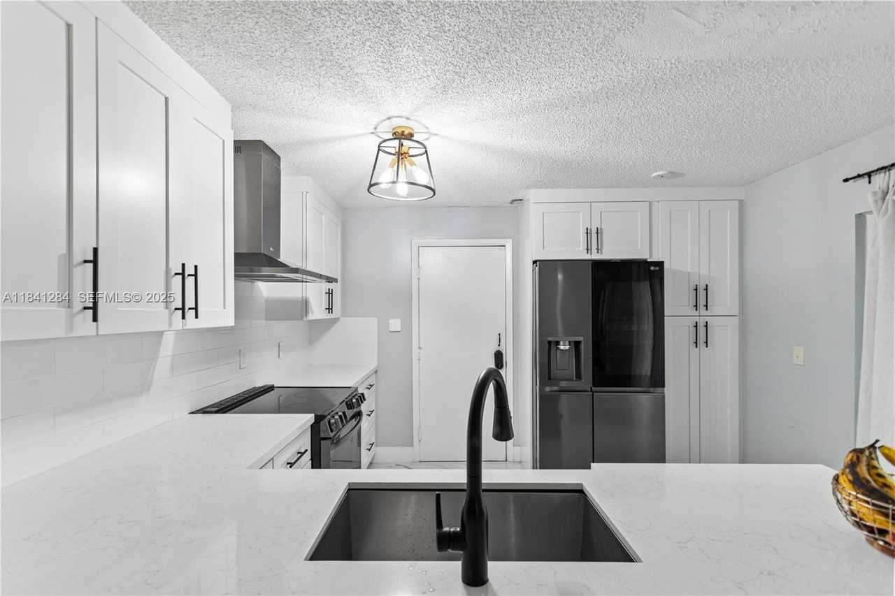 11085 Neptune Drive - Photo 3 of 62