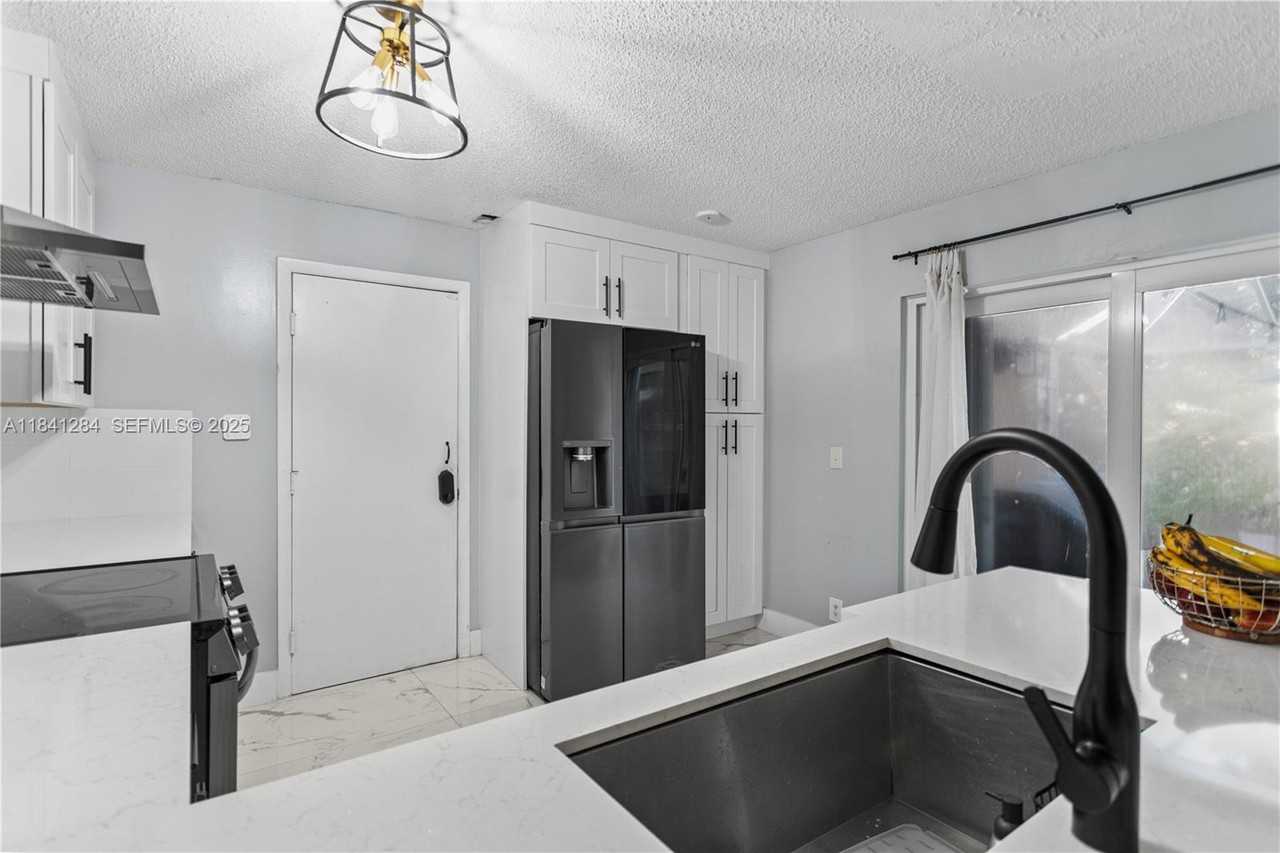 11085 Neptune Drive - Photo 5 of 62