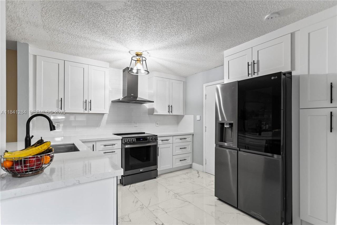 11085 Neptune Drive - Photo 6 of 62