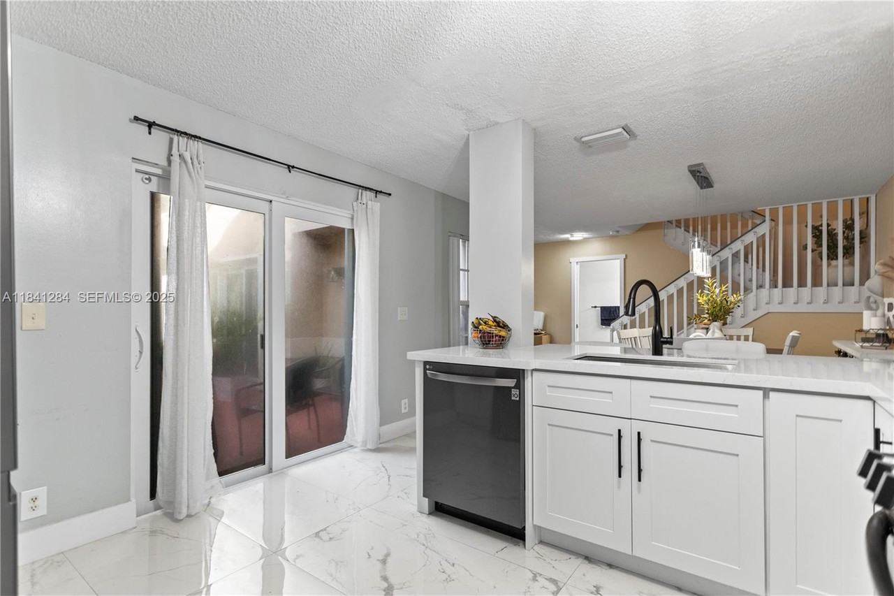 11085 Neptune Drive - Photo 7 of 62