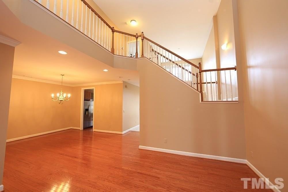 507 Bartlett Cir - Photo 2 of 17