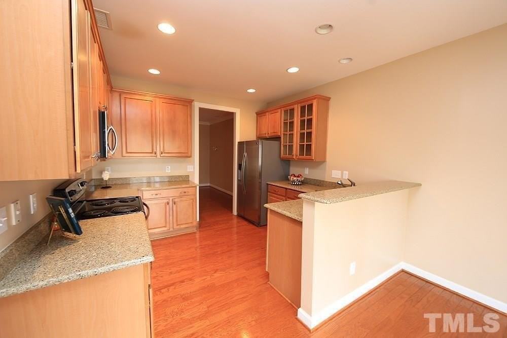 507 Bartlett Cir - Photo 4 of 17