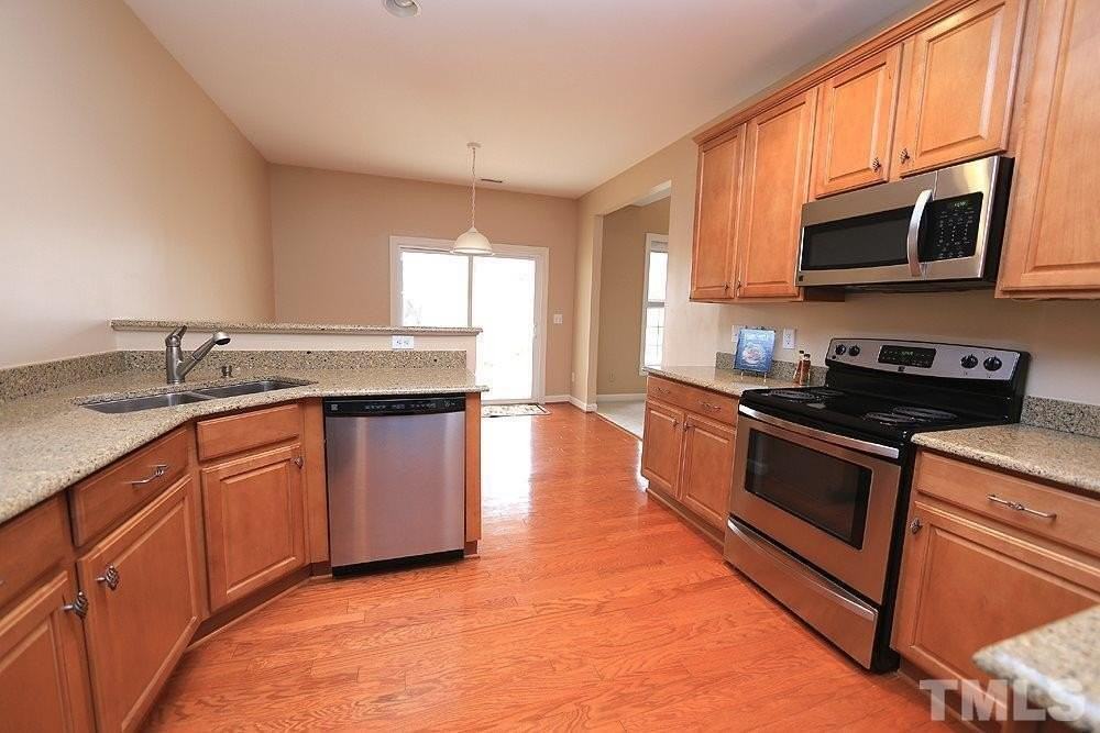 507 Bartlett Cir - Photo 5 of 17