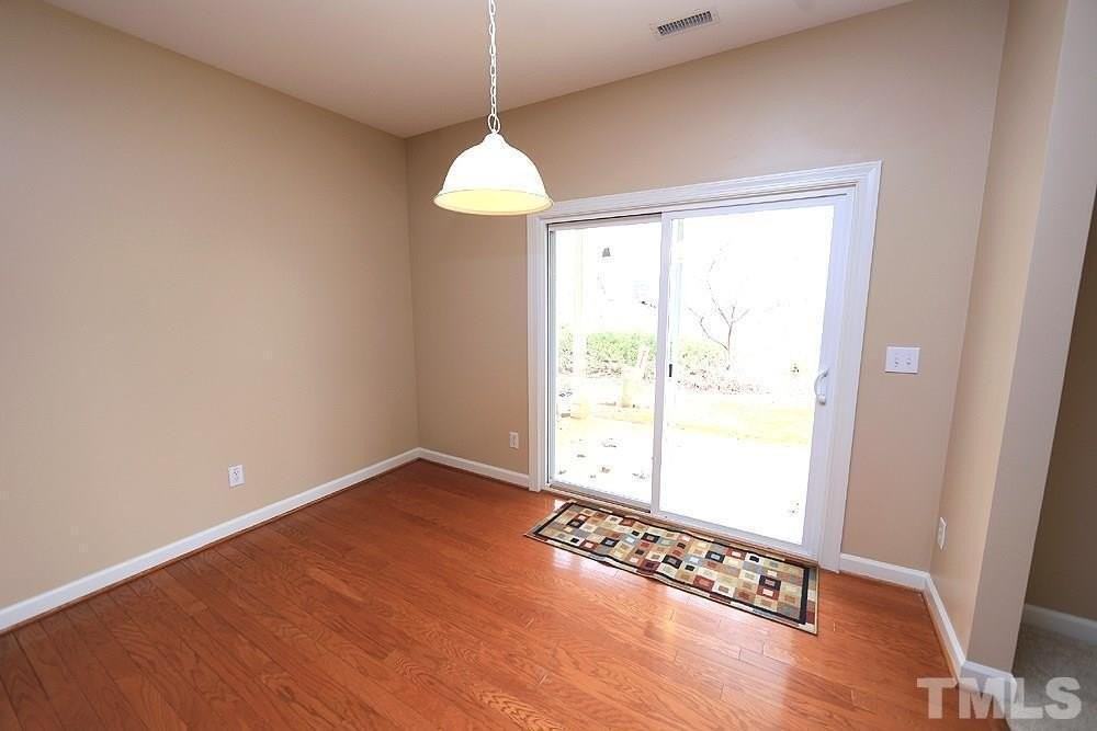 507 Bartlett Cir - Photo 6 of 17